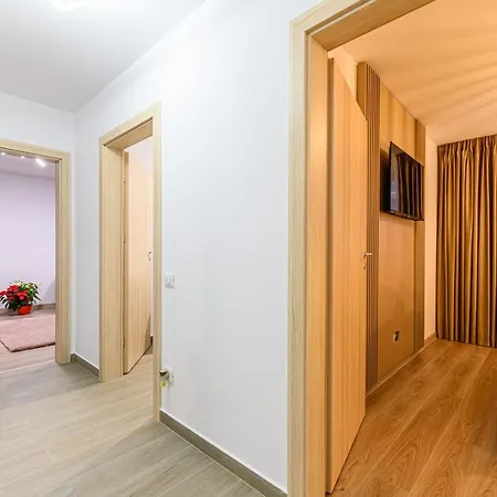 Apartment Lara's *